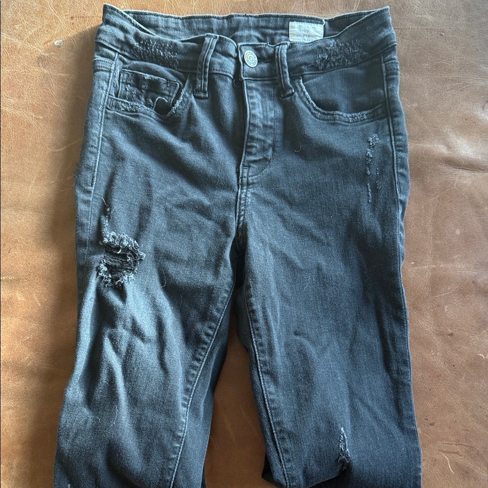 Stylish Black Distressed Women's Skinny Jeans